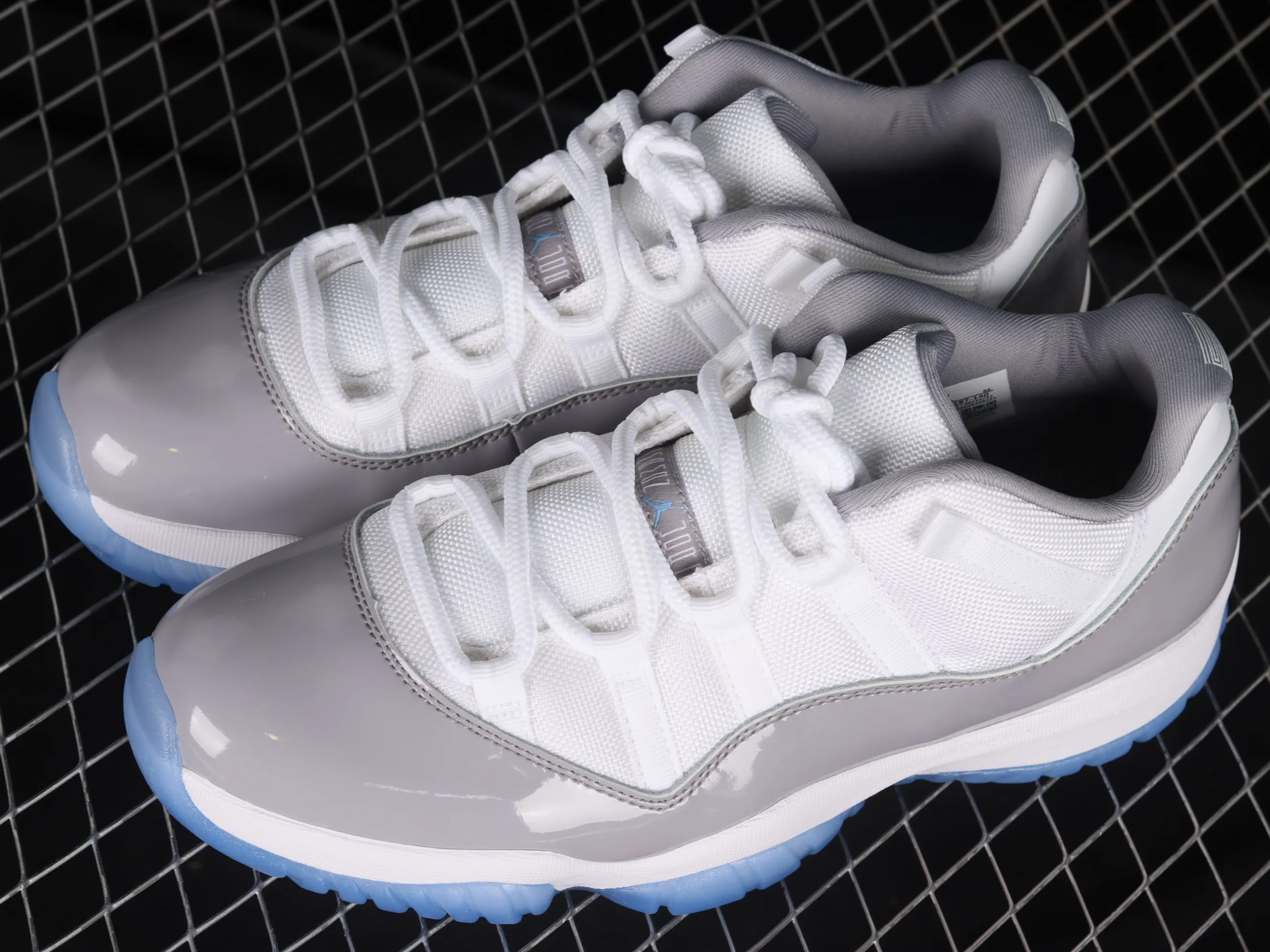 All categories Air Jordan Jordan series basketball shoes Air Jordan 11 F version Air Jordan AJ11 Low "Cement Grey" AJ11 Joe 11 cool gray 2.0 real standard real carbon low-top basketball shoes AV2187-140